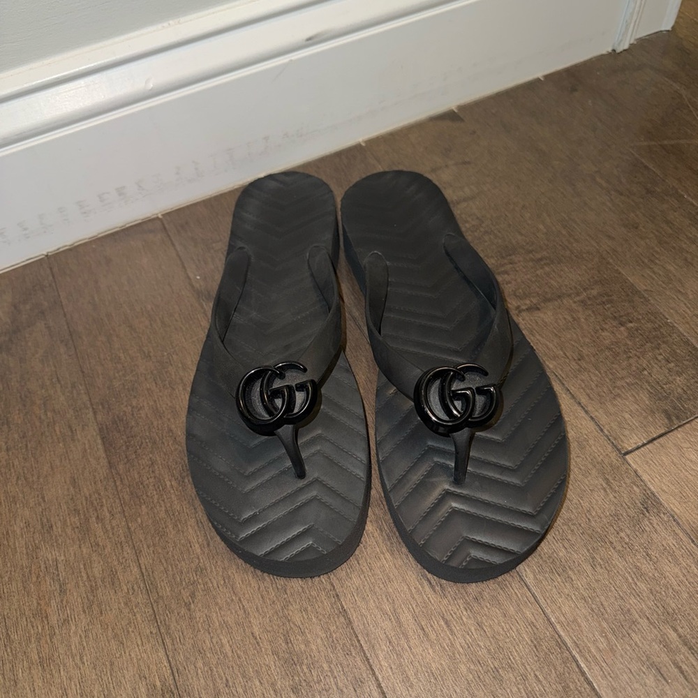 Gucci Flip Flops - Black